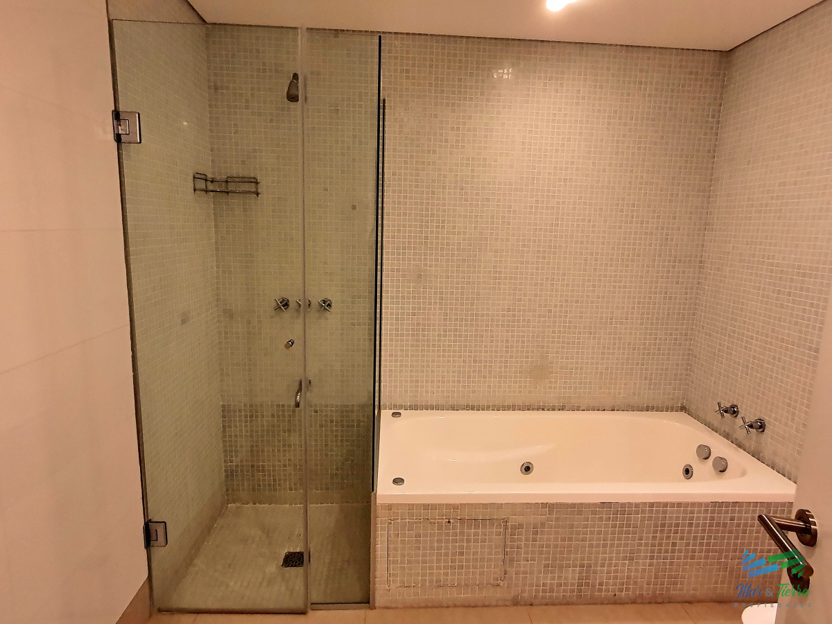 Apartamento ID.3062 - Vendo apartamento de 2 dormitorios y 3 baños. Rincón del Indio, Punta del Este.