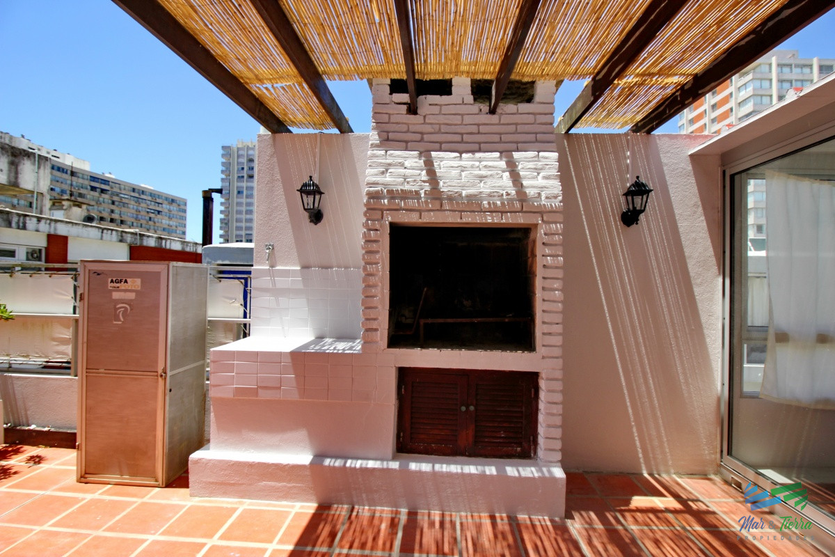 Apartamento ID.775 - Alquilo apartamento 2 dormitorios con parrillero propio en Península, Punta del Este