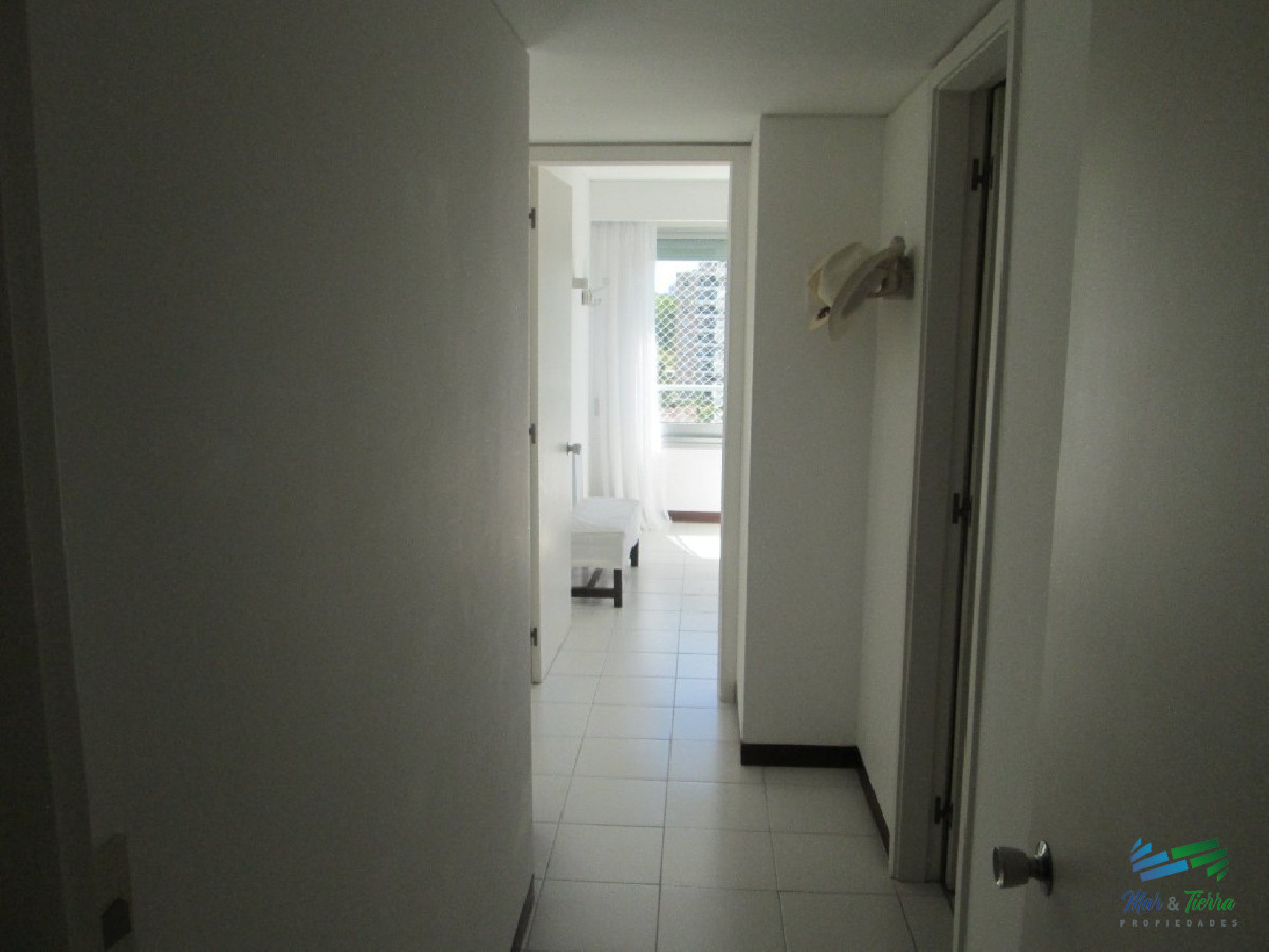 Apartamento ID.2152 - Excelente oportunidad... torre de categoría, con excelentes servicios, ubicado en primera línea sobre playa brava