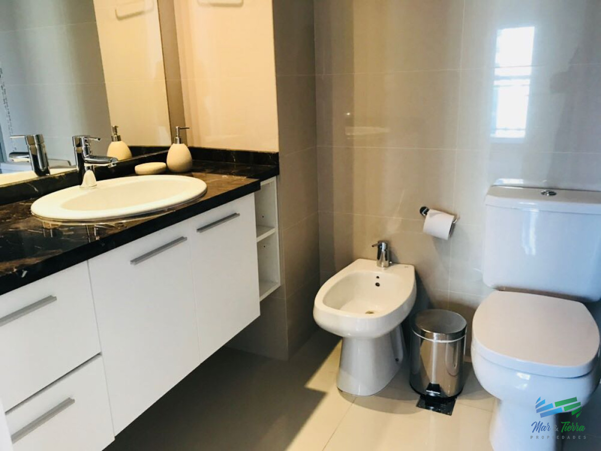 Apartamento ID.2486 - Apartamento de 3 dormitorios en Venta. Ave. Roosevelt, Punta Del Este