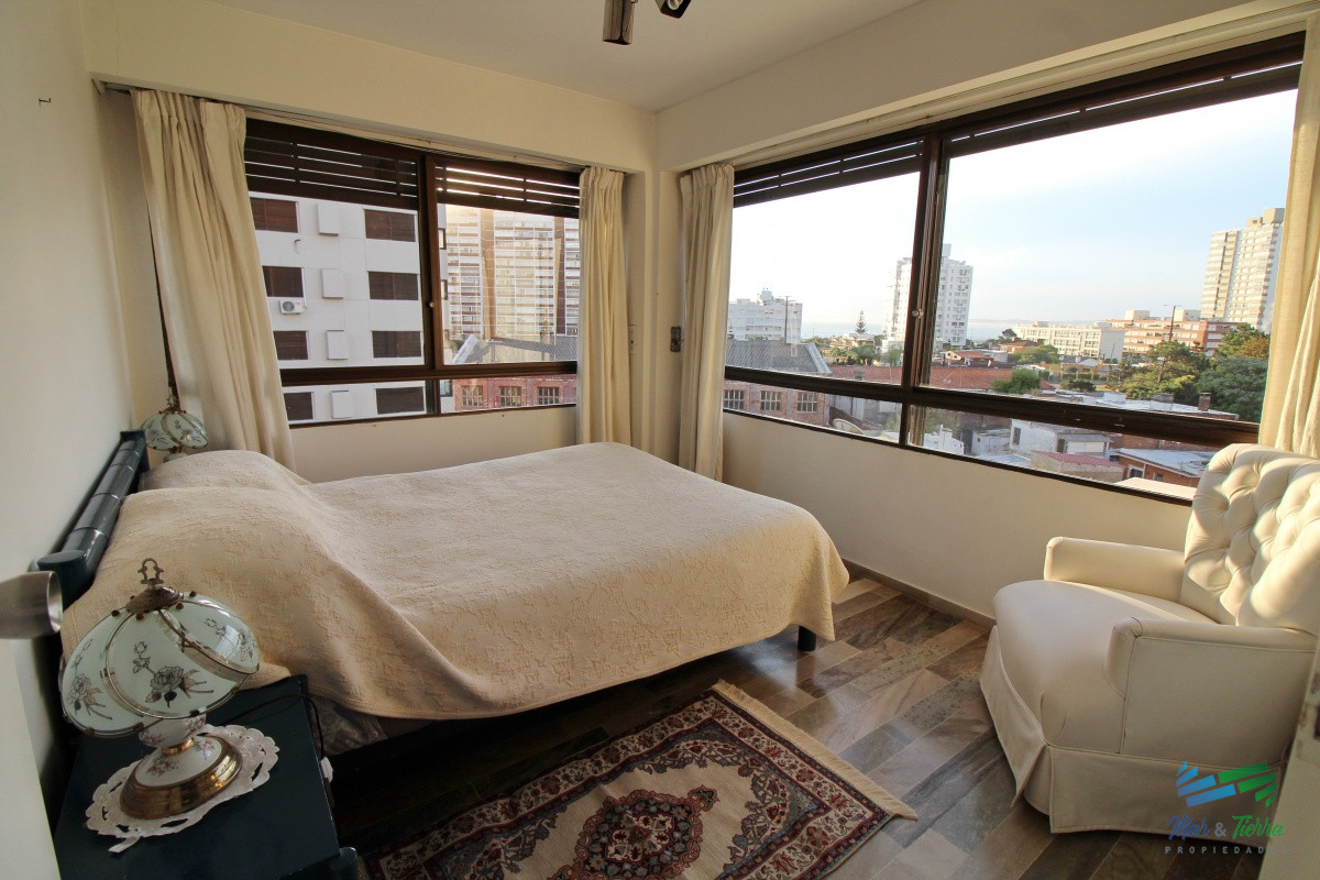 Apartamento ID.1177 - Muy  lindo apartamento ubicado sobre playa brava, cuarto piso,  con ambientes amplios.