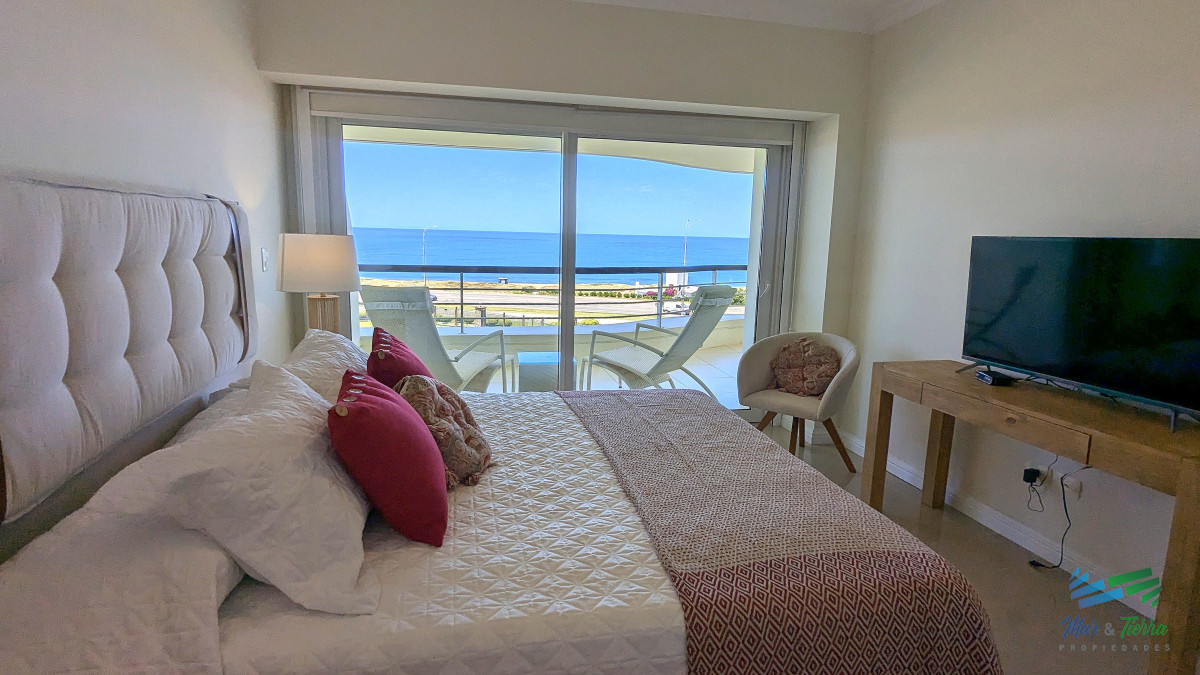 Apartamento ID.4955 - Venta de apartamento Petnhouse 3 dormitorios 3 baños frente al mar, playa MansaPunta del Este 
