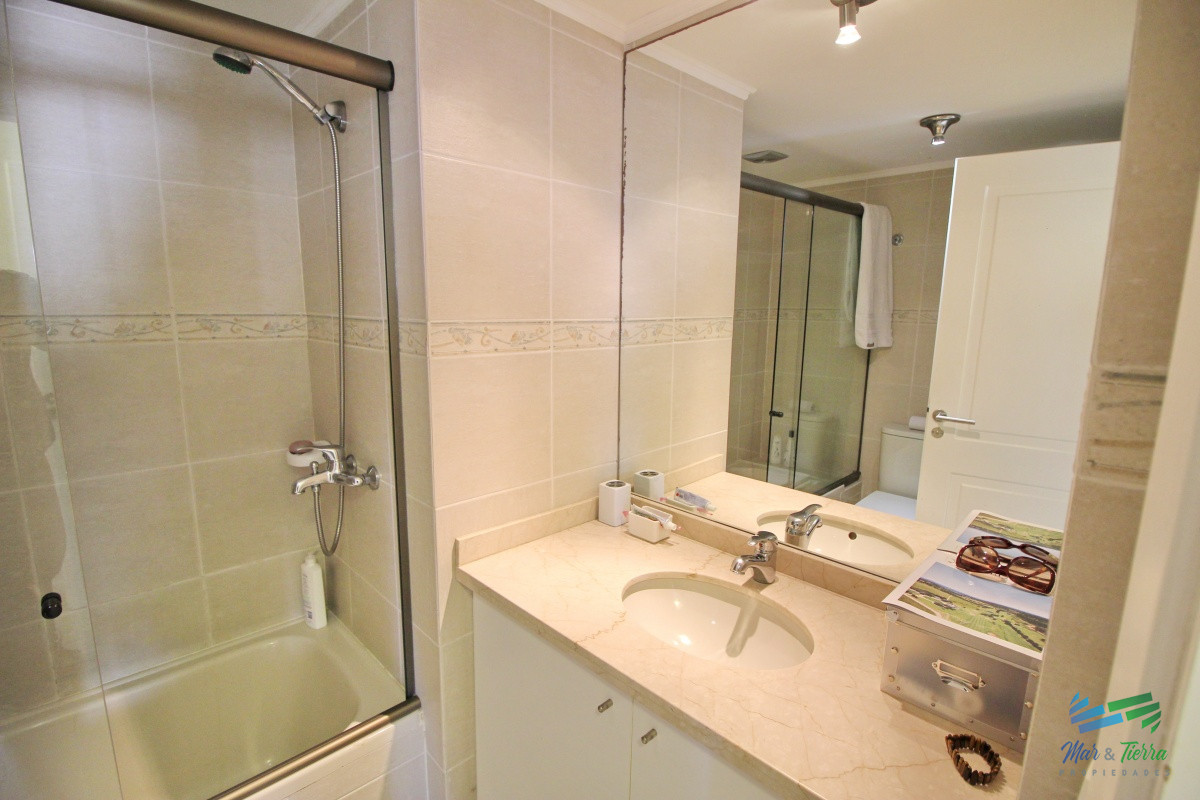 Apartamento ID.990 - Apartamento de 2 dormitorios en venta con vista al mar, Punta del Este