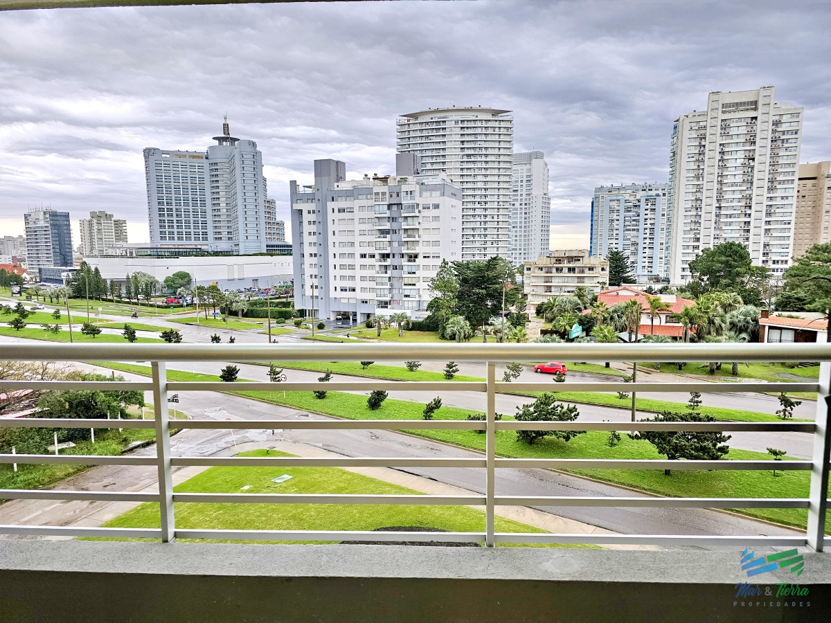 Apartamento ID.4760 - DEPARTAMENTO EN VENTA, PUNTA DEL ESTE, DOS DORMITORIOS DOS BAÑOS. EDIFICIO CON SERVICIOS 
