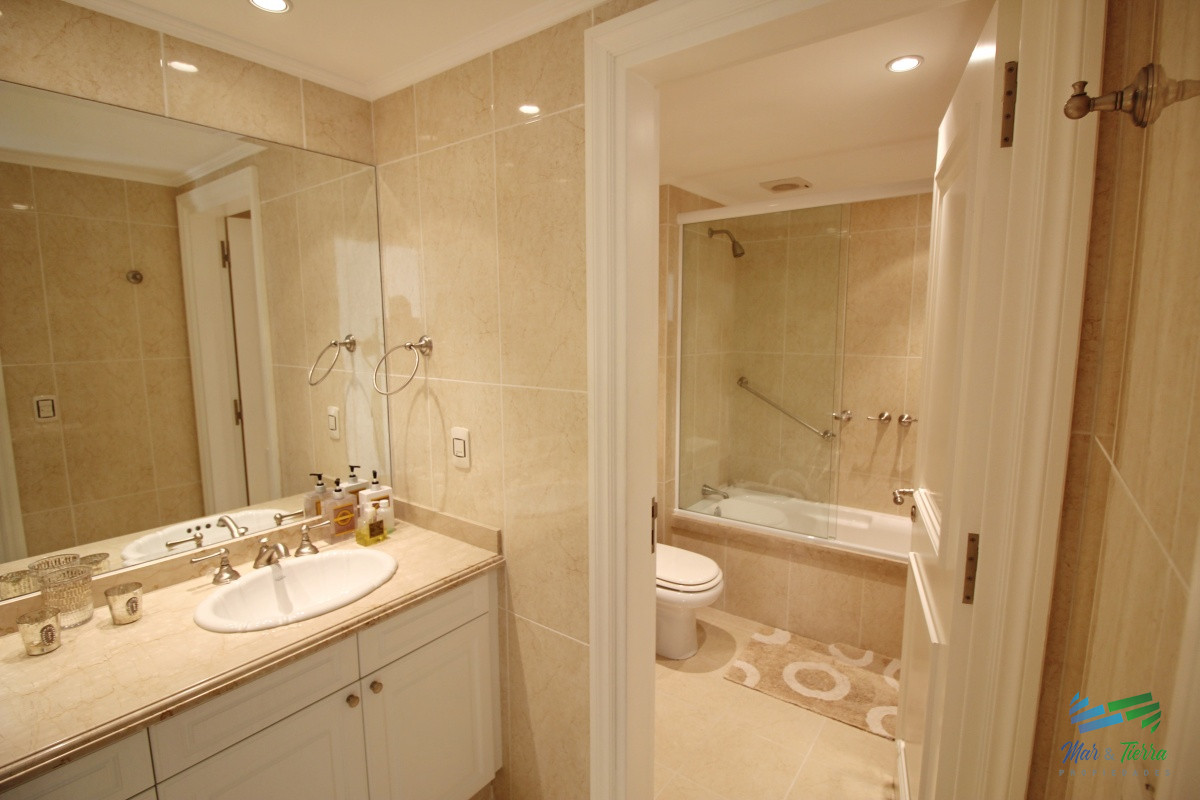 Apartamento ID.2446 - APARTAMENTO EN VENTA DE 3 DORMITORIOS + SERVICIO, PLAYA MANSA, PUNTA DEL ESTE 