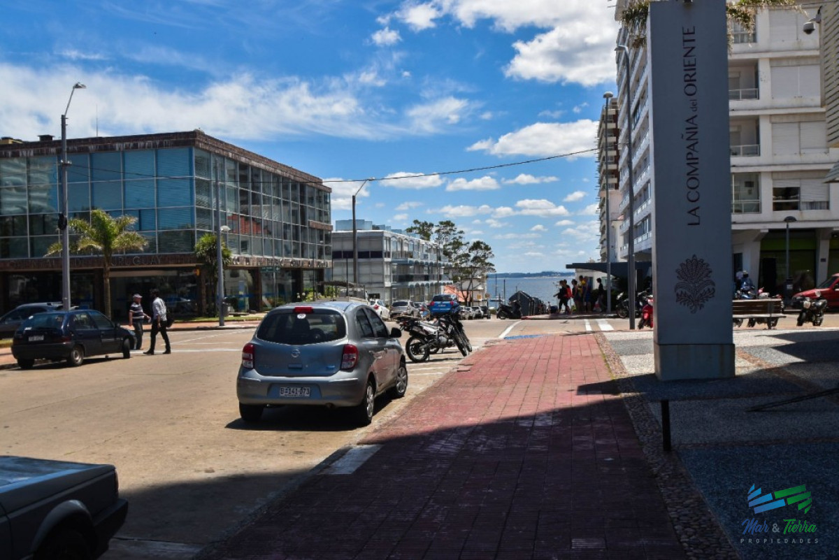 Apartamento ID.2457 - Apartamento de 3 dormitorios con vista al mar ,Punta del Este