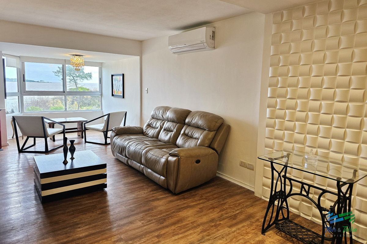 Apartamento ID.5377 - ALQUILER ANUAL, FRENTE LA MANSA, 3 DORMITORIOS COMPLETAMENTE RECICLADO! PUNTA DEL ESTE. 