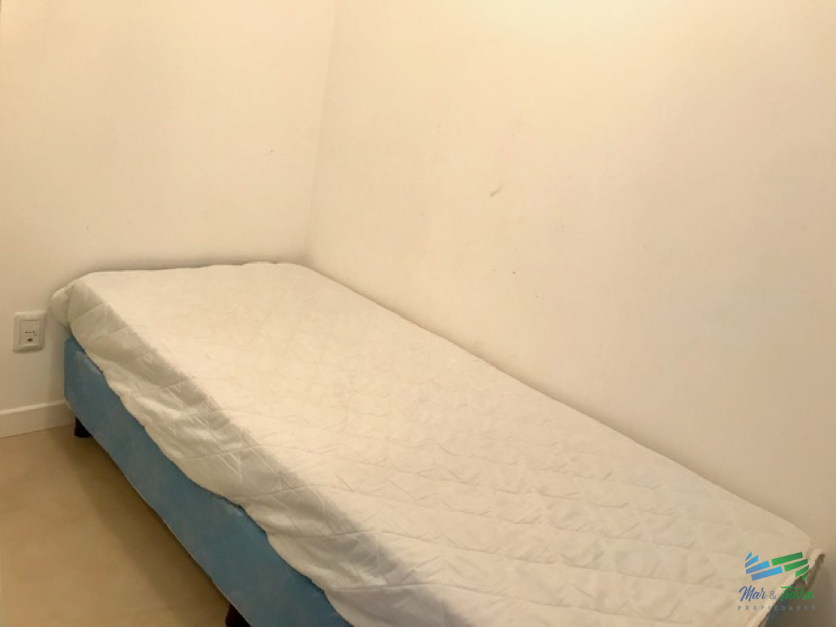 Apartamento ID.209 - Apartamento en Alquiler a una cuadra del mar (Playa Mansa)  en torre nueva, con todos y excelentes servicios .