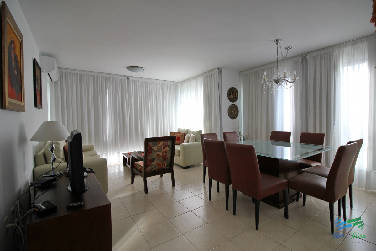 Apartamento ID.600 - En venta... Apartamento 3 dormitorios en Av. Roosevelt, Punta del Este