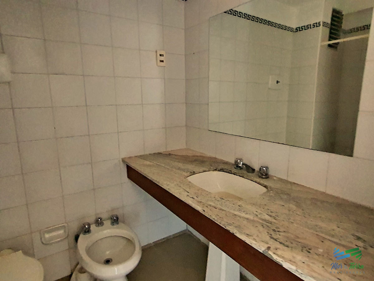 Apartamento ID.3372 - Vendo apartamento de 2 dormitorios, en edificio con servicios. Roosevelt, Punta del Este.