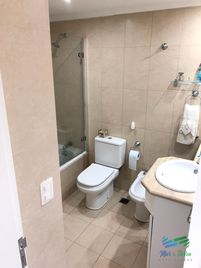 Apartamento ID.2251 - En venta.. excelente oportunidad , edificio con servicios, a pasitos del mar.