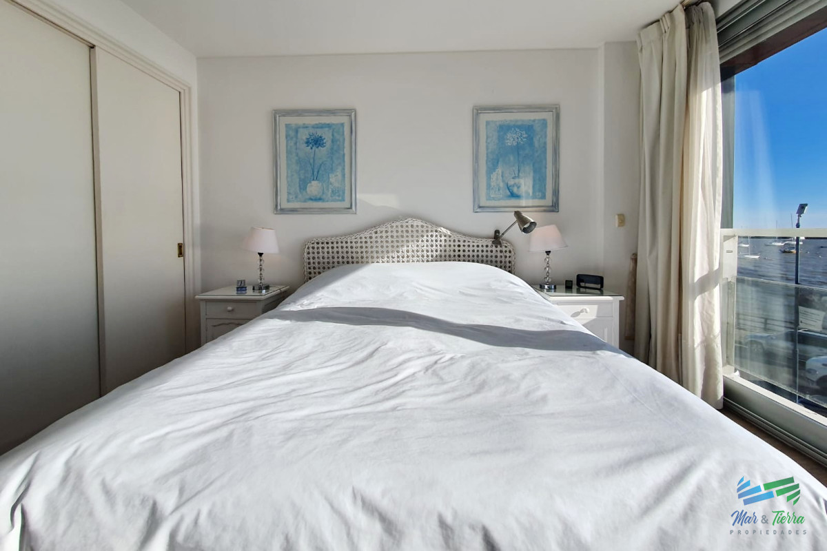 Apartamento ID.101 - Excelente opción en alquiler y venta, primera línea sobre el Puerto de Punta del Este. 