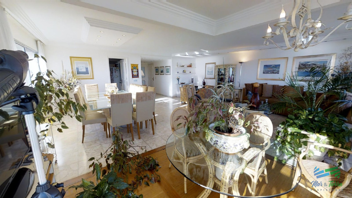 Apartamento ID.2110 - Espectacular planta, reciclada con materiales de primera calidad!!! cuenta 180 m2.