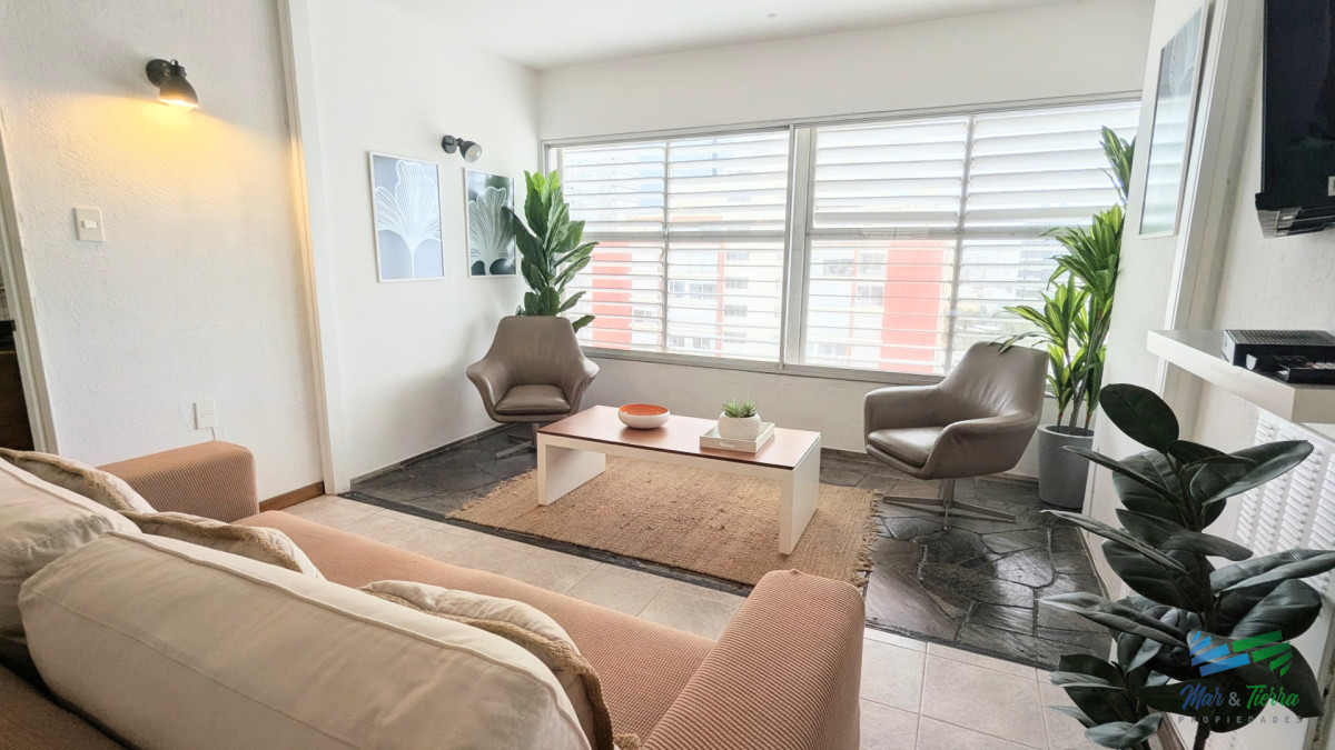 Apartamento ID.5822 - En venta apartamento 2 dormitorios con vista al mar y puerto, Peninsula, Punta del Este