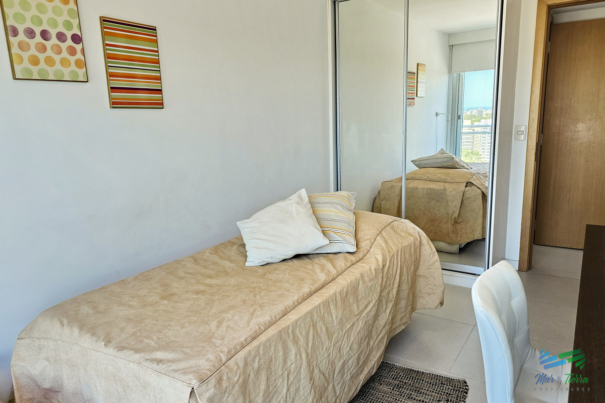 Apartamento ID.5049 - ALQUILER DE INVIERNO, 3 DORMITORIOS SOBRE AV ROOSEVELT, EDIFICIO CON SERVICIOS.