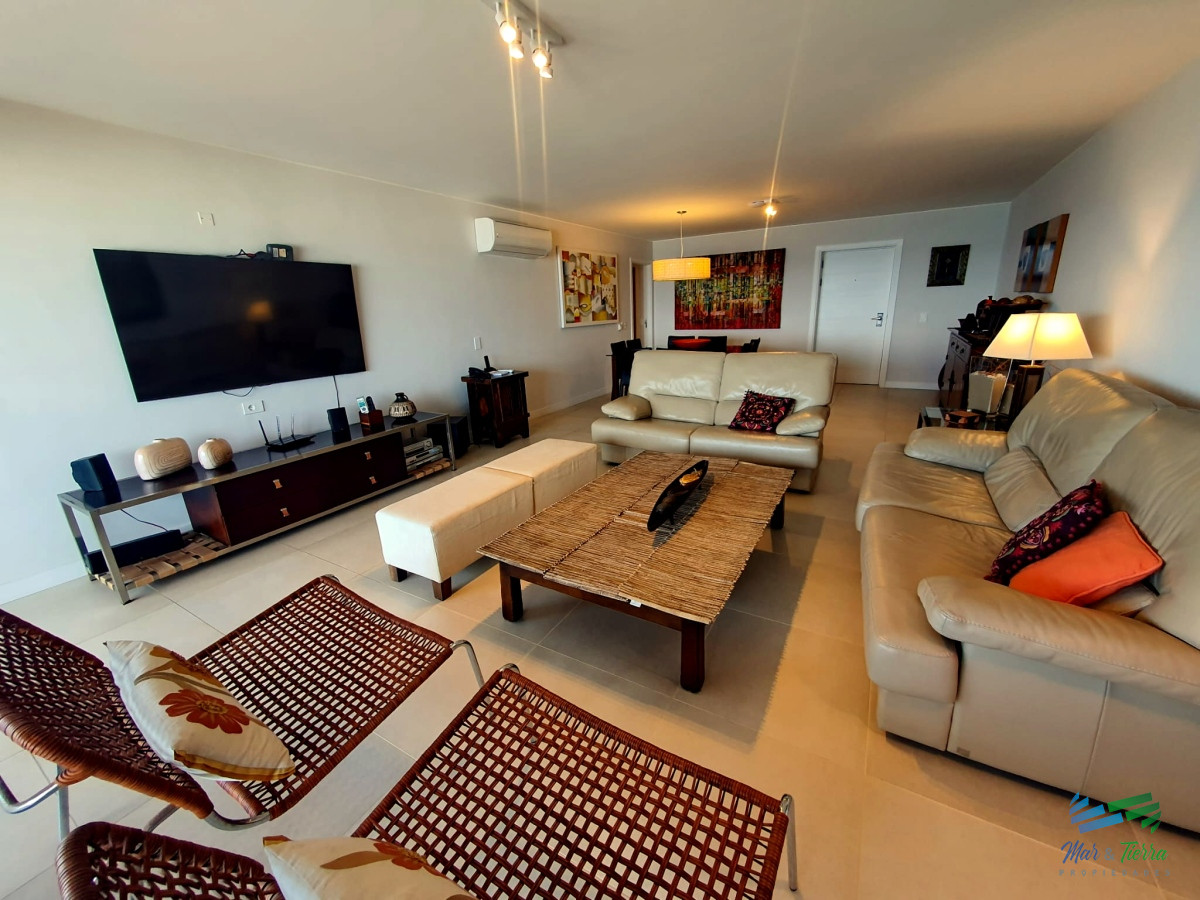 Apartamento ID.4552 - ALQUILO DEPARTAMENTO, 4 DORMITORIOS, LA MEJOR VISTA DE PUNTA DEL ESTE 