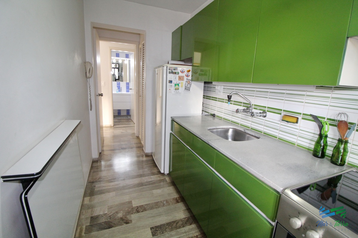 Apartamento ID.1177 - Muy  lindo apartamento ubicado sobre playa brava, cuarto piso,  con ambientes amplios.