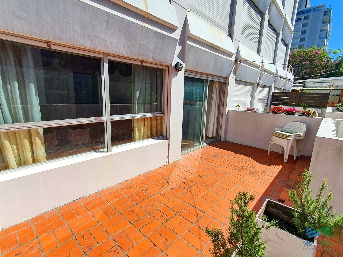 Apartamento ID.4290 - En venta apartamento 2 dormitorios con buena terraza y garaje en Peninsula, Punta del Este