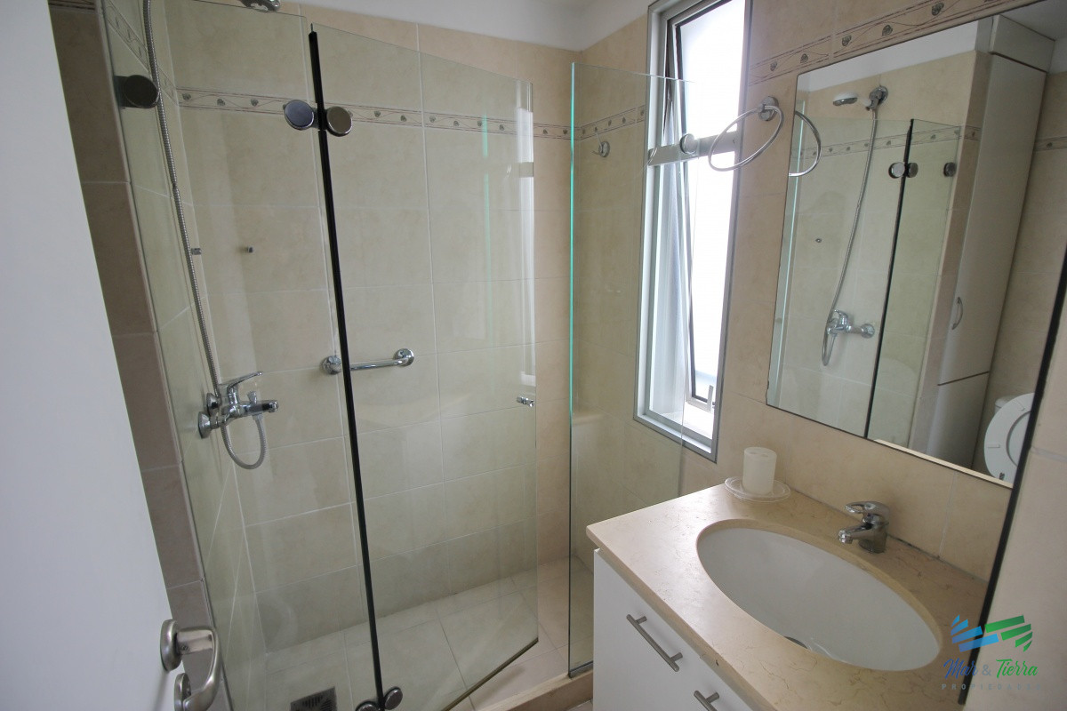 Apartamento ID.600 - En venta... Apartamento 3 dormitorios en Av. Roosevelt, Punta del Este