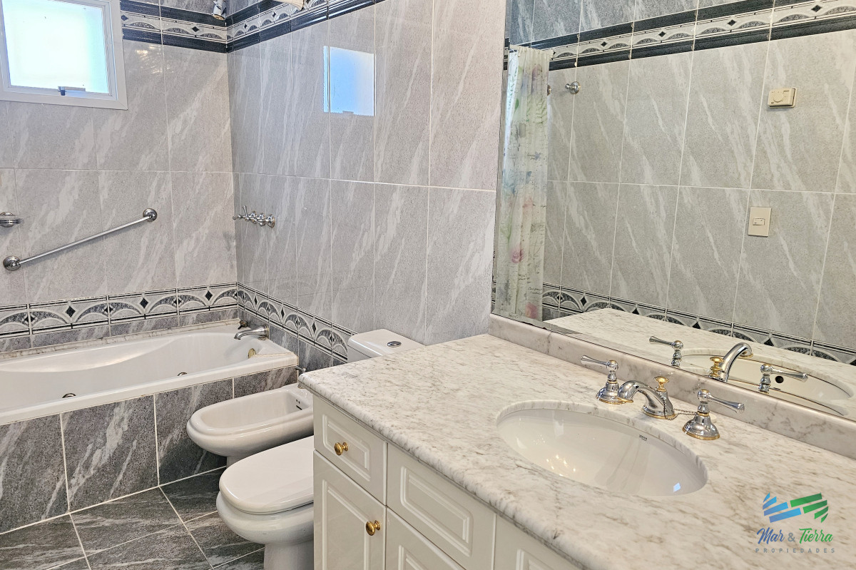 Apartamento ID.51 - Apartamento en Alquiler y Venta, playa mansa- Punta del Este 