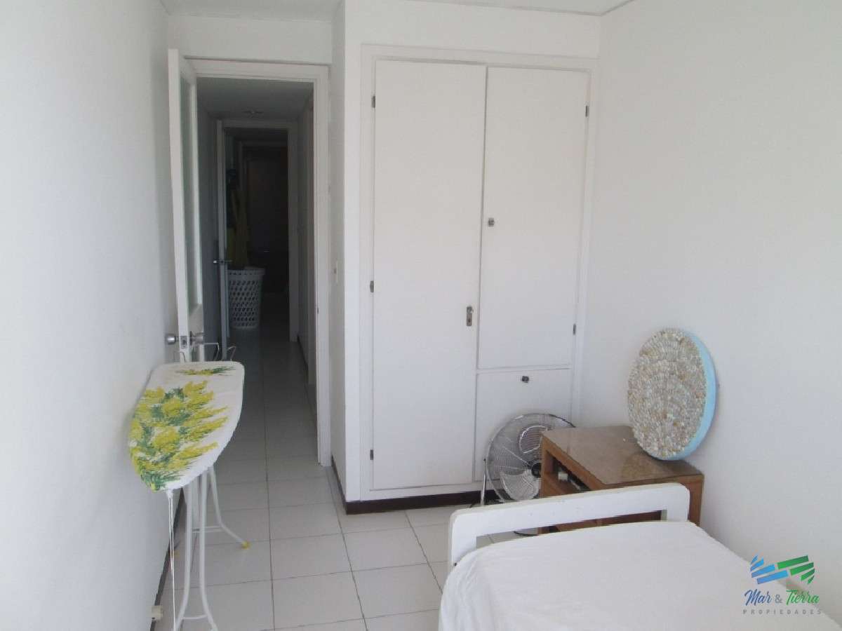 Apartamento ID.2152 - Excelente oportunidad... torre de categoría, con excelentes servicios, ubicado en primera línea sobre playa brava