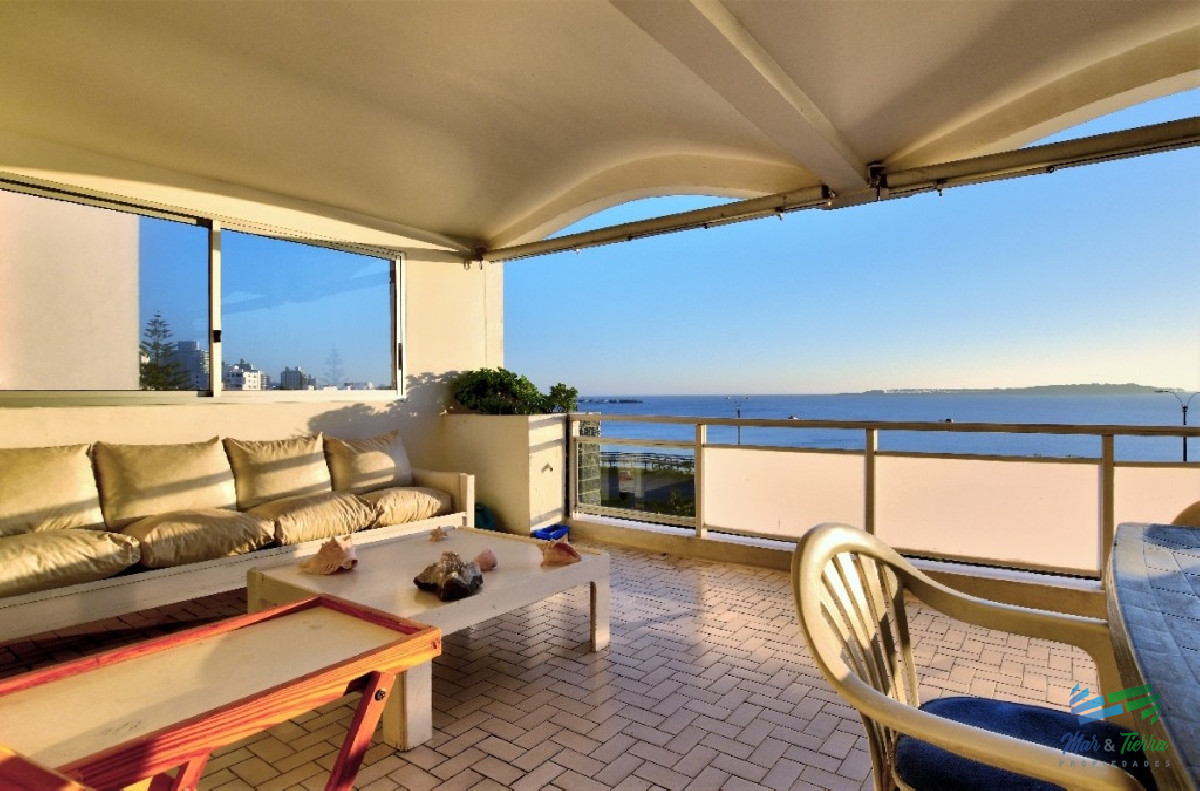 Apartamento ID.2156 - Venta de Apartamento 2 dormitorios en Playa Mansa, Punta del Este.  