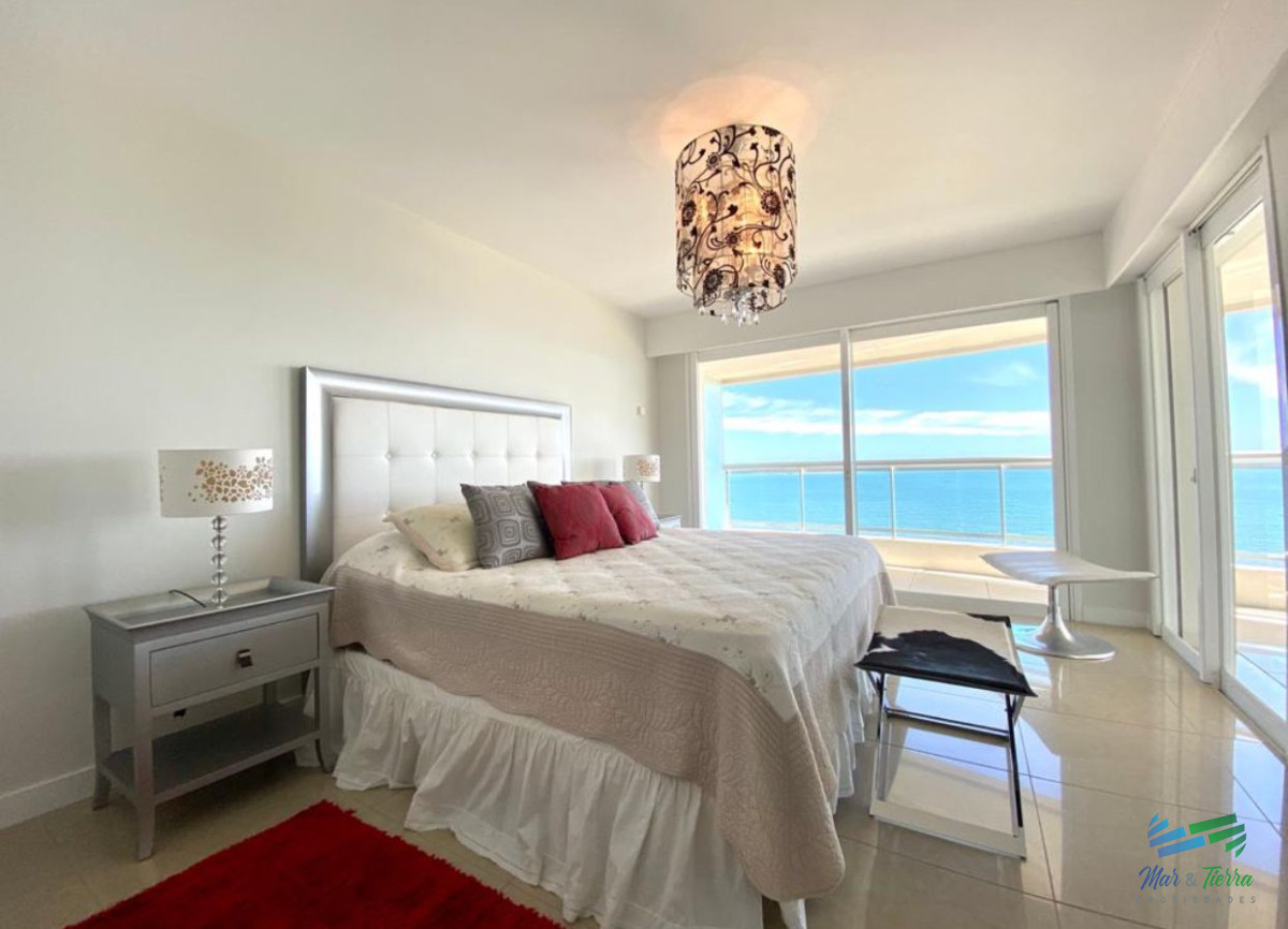 Apartamento ID.3664 - Alquilo apartamento 3 dormitorios frente al mar con servicios, Playa Mansa, Punta del Este
