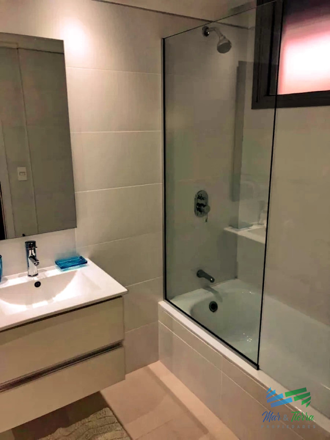 Apartamento ID.3357 - Vendo apartamento 3 dormitorios con servicios y vista parcial, playa brava, Punta del Este