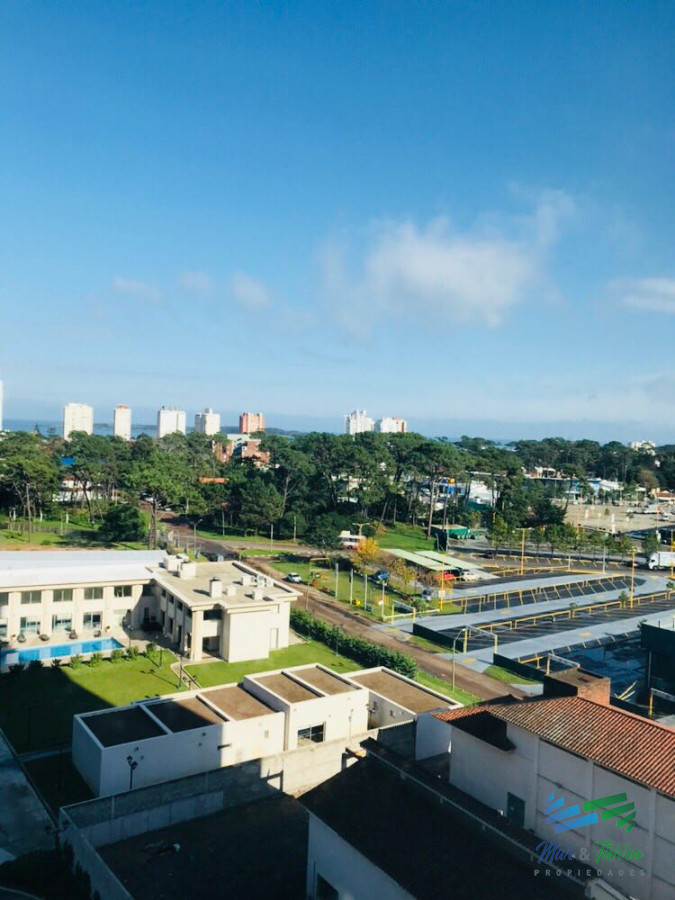 Apartamento ID.2486 - Apartamento de 3 dormitorios en Venta. Ave. Roosevelt, Punta Del Este