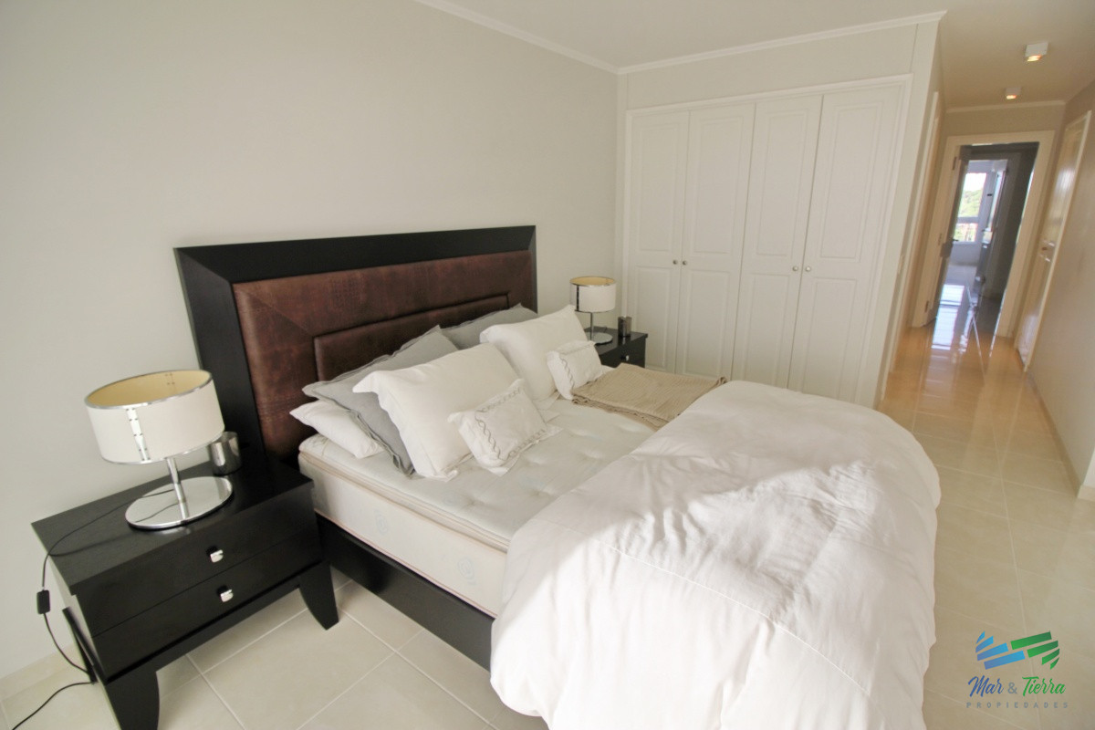 Apartamento ID.2446 - APARTAMENTO EN VENTA DE 3 DORMITORIOS + SERVICIO, PLAYA MANSA, PUNTA DEL ESTE 