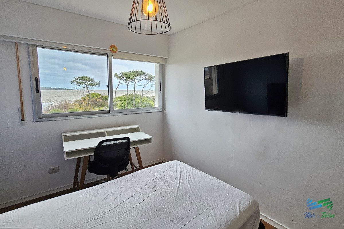 Apartamento ID.5377 - ALQUILER ANUAL, FRENTE LA MANSA, 3 DORMITORIOS COMPLETAMENTE RECICLADO! PUNTA DEL ESTE. 