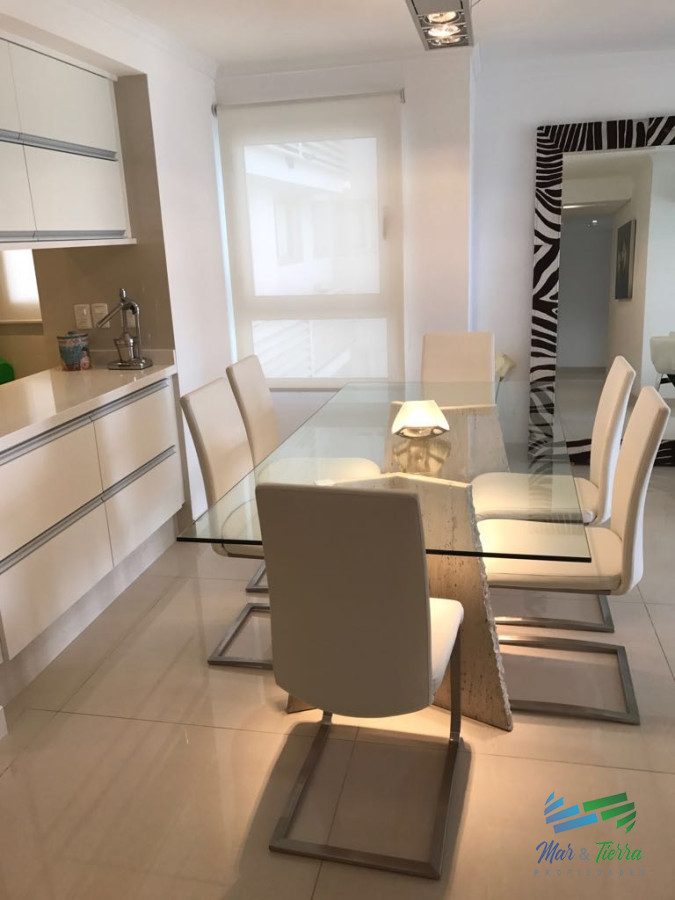 Apartamento ID.2961 - En venta.. piso alto , torre de categoría con excelente ubicación y servicios.
