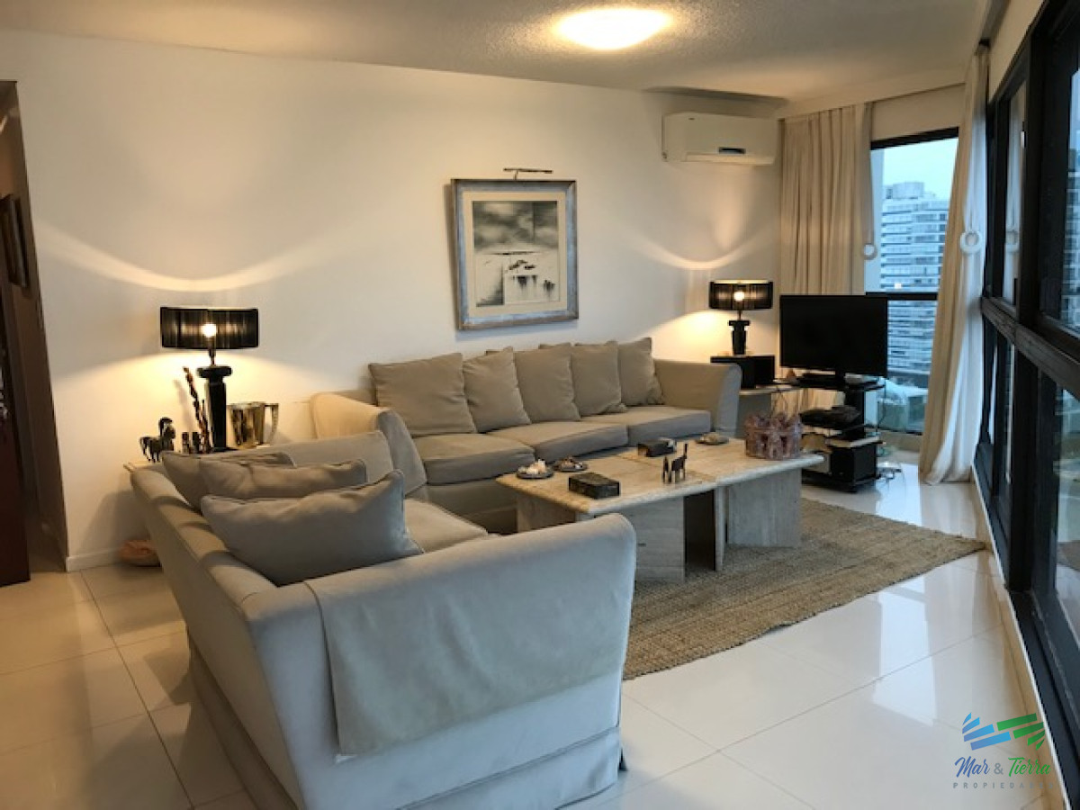 Apartamento ID.263 - En alquiler , primera línea sobre playa brava!!!