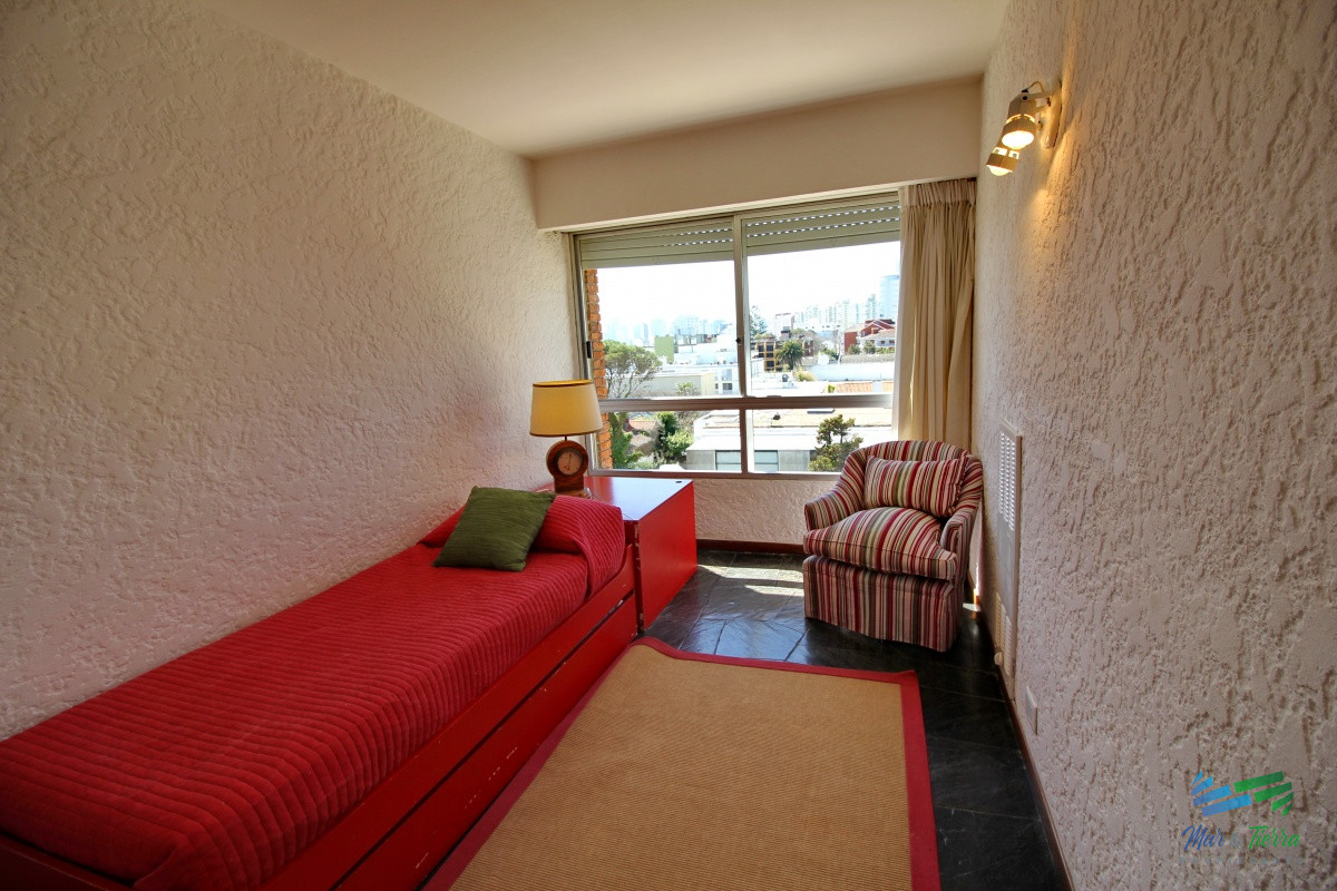 Apartamento ID.1084 - Apartamento amplio, luminoso con excelentes vistas al mar , y Puerto de Punta del Este