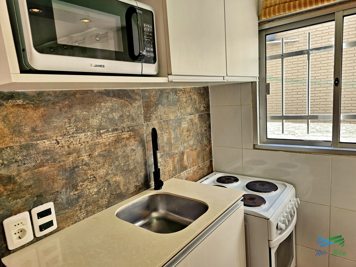 Apartamento ID.2373 - En venta apartamento reciclado, 1 dormitorio y medio con cochera en Peninsula, Punta del Este.