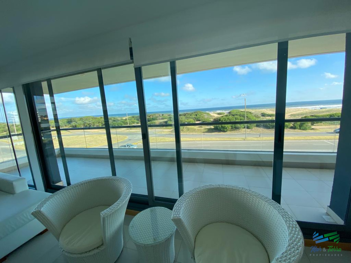 Apartamento ID.2728 - Vendo apartamento 3 dormitorios en brava frente al mar, Punta del Este.
