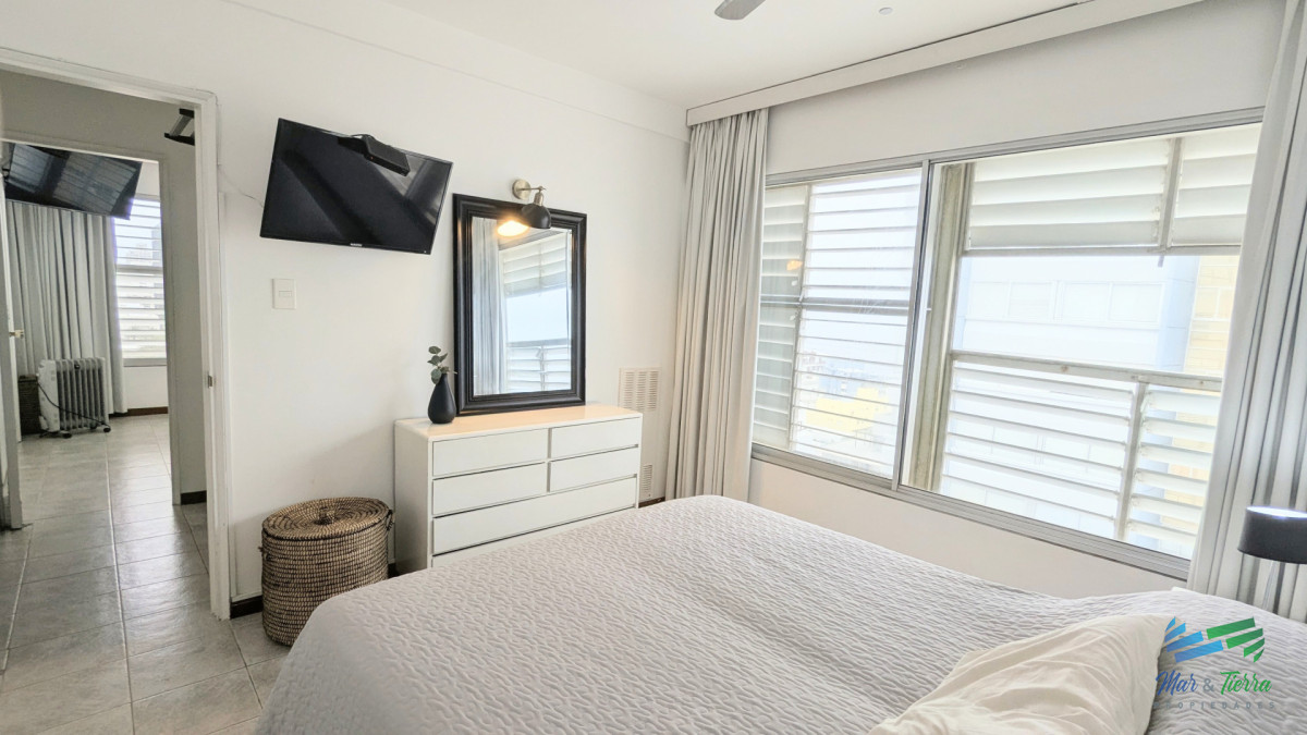 Apartamento ID.5822 - En venta apartamento 2 dormitorios con vista al mar y puerto, Peninsula, Punta del Este