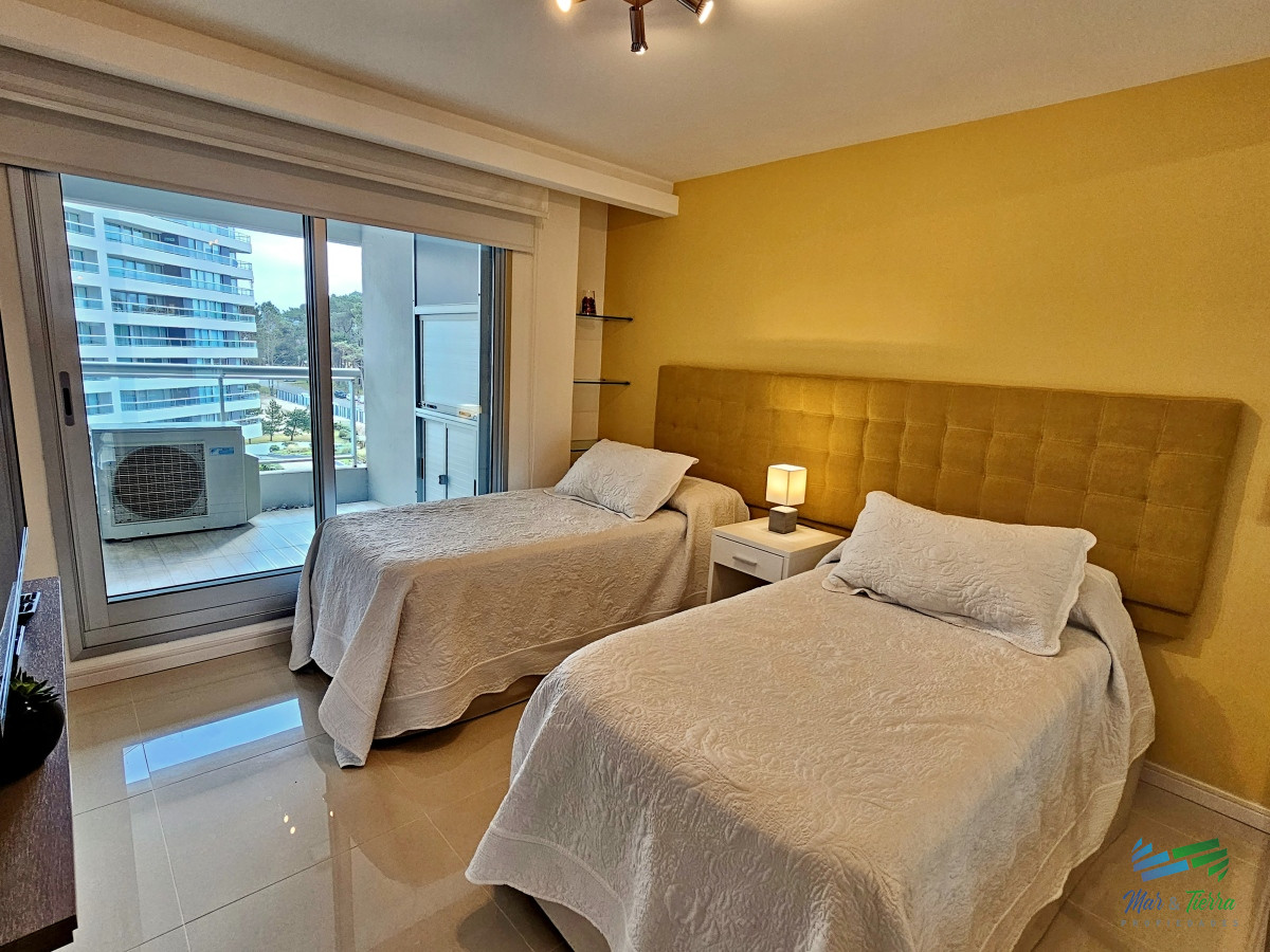 Apartamento ID.4798 - Apartamento disponible verano 2025, dos dormitorios, con servicios, Brava, Punta del este. 
