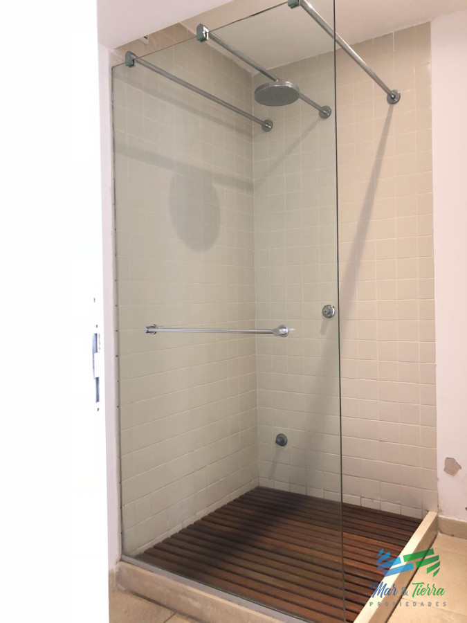 Apartamento ID.2252 - En venta.. excelente oportunidad , edificio con servicios, a pasitos del mar.