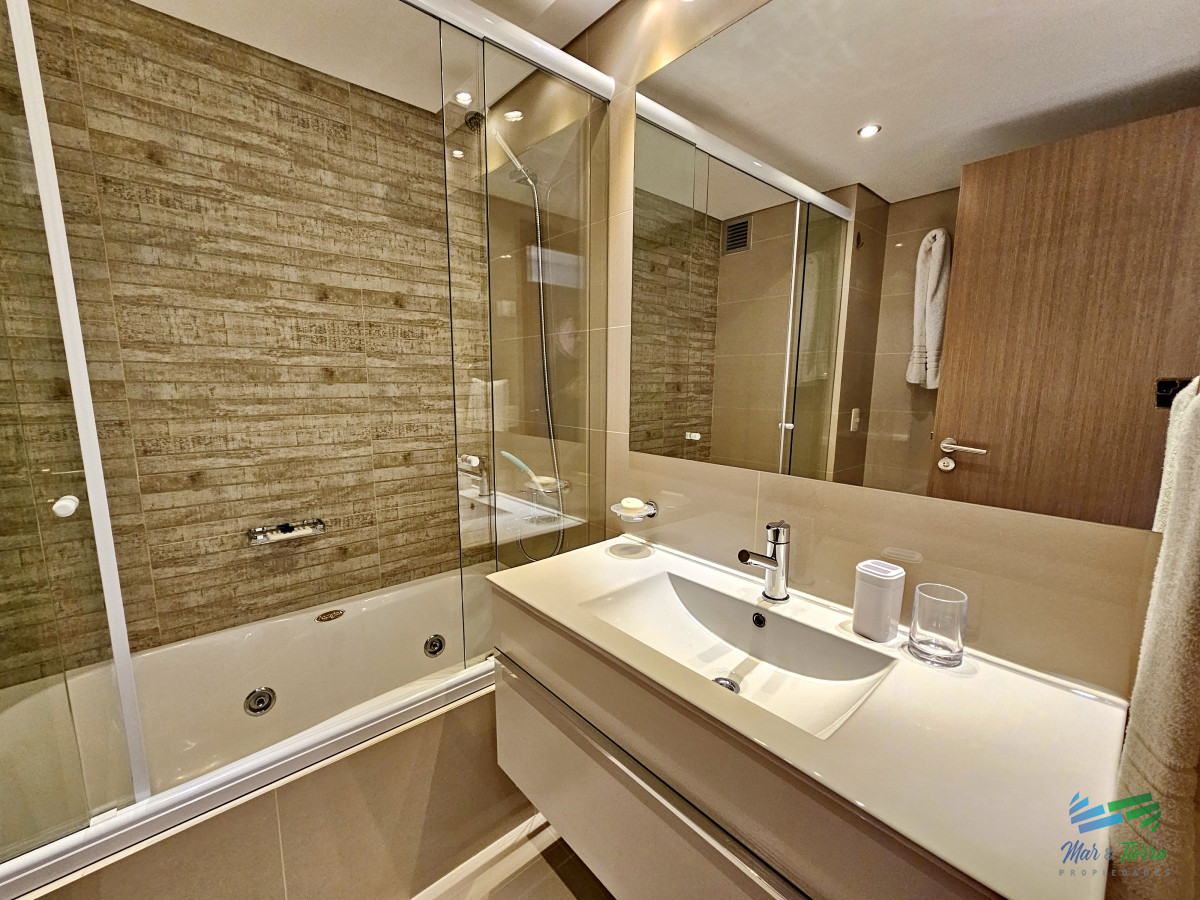 Apartamento ID.4798 - Apartamento disponible verano 2025, dos dormitorios, con servicios, Brava, Punta del este. 