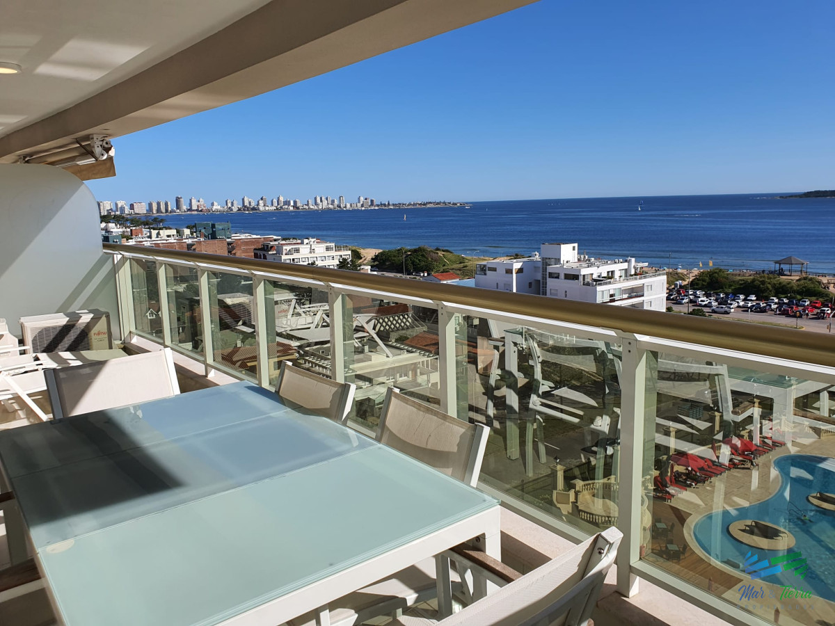 Apartamento ID.444 - Torre de categoría en primera línea sobre playa mansa.