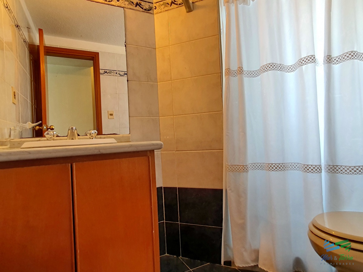 Apartamento ID.1515 - Se alquila apartamento de 1 dormitorio frente al mar con vista en Peninsula, Punta del Este.
