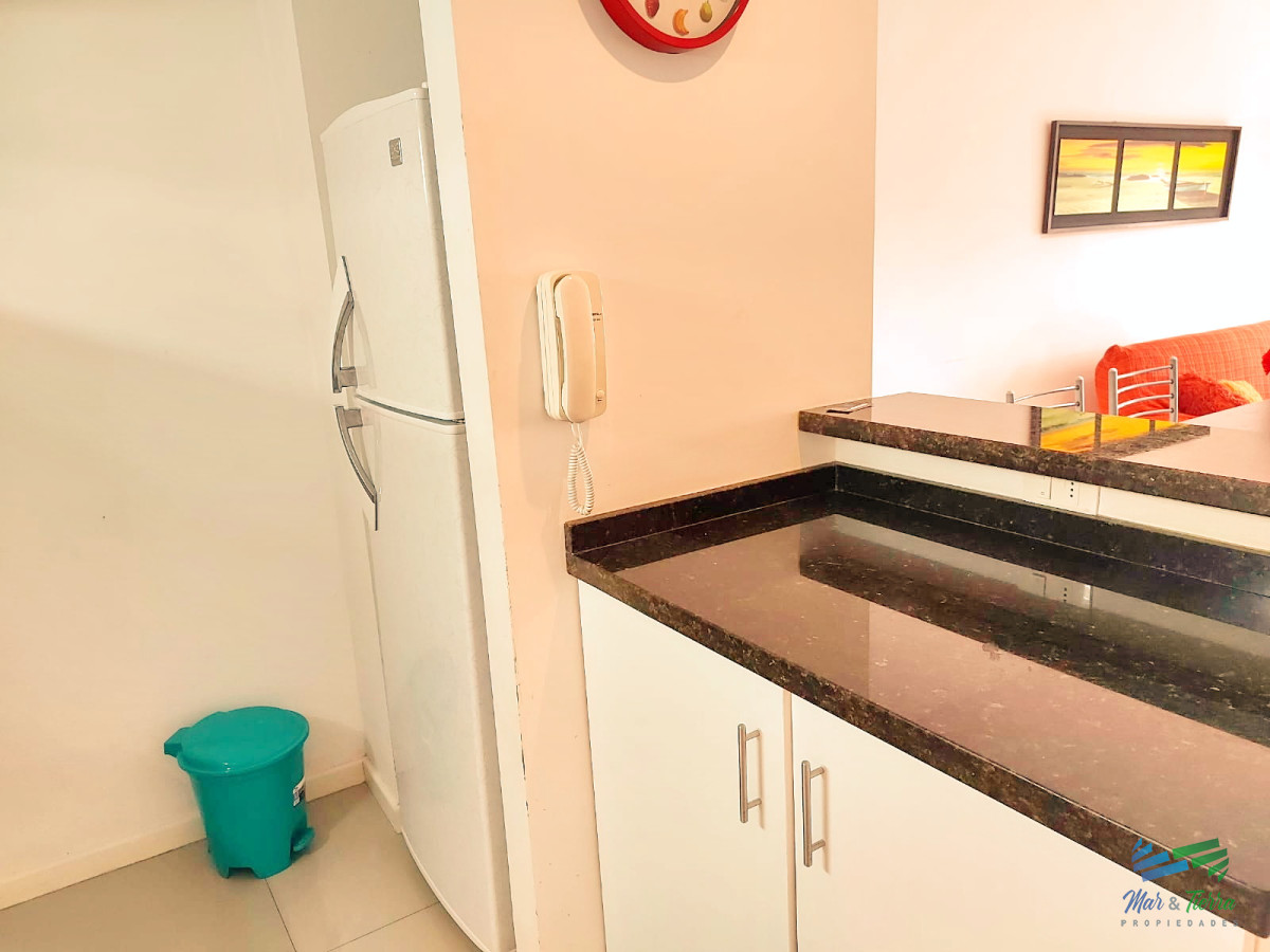 Apartamento ID.4563 - Venta de apartamento un dormitorio y medio en Maldonado, centro.