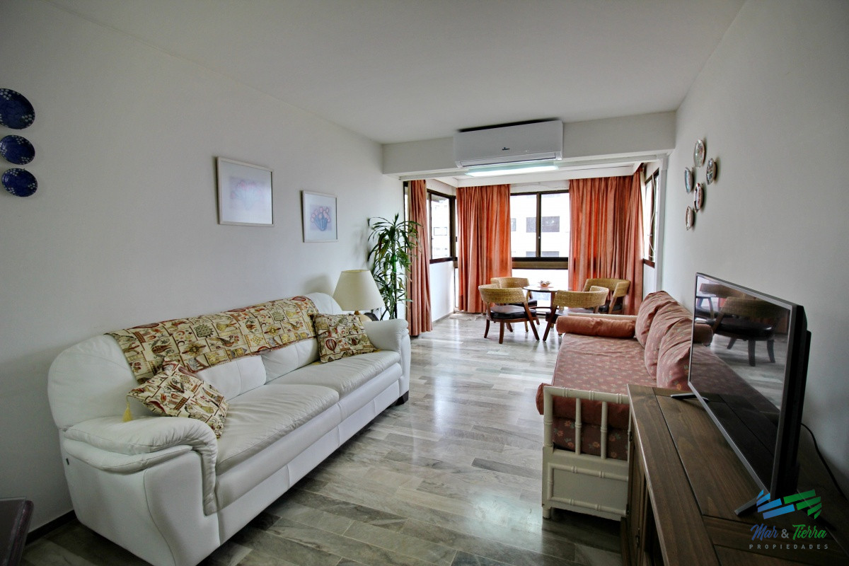 Apartamento ID.1177 - Muy  lindo apartamento ubicado sobre playa brava, cuarto piso,  con ambientes amplios.
