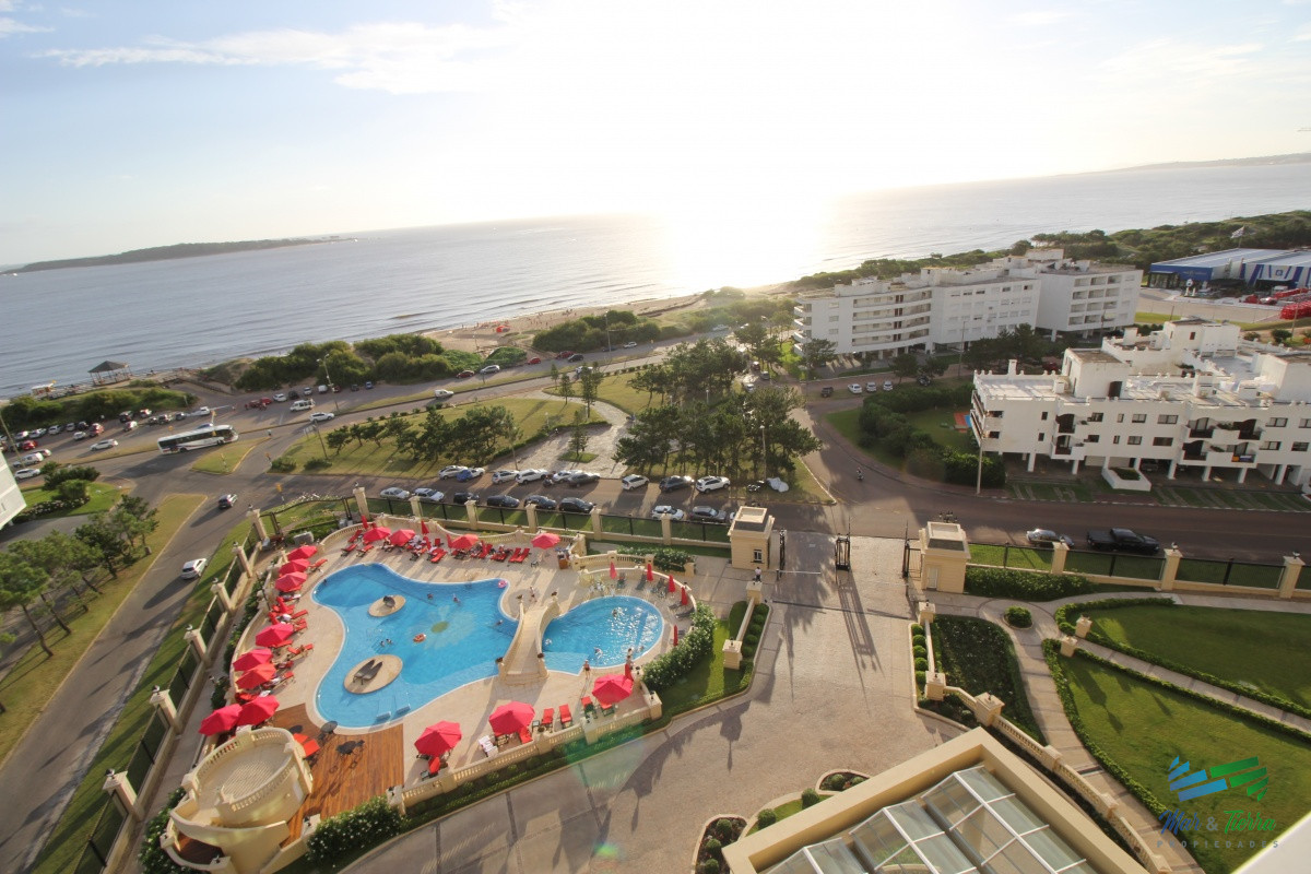 Apartamento ID.2446 - APARTAMENTO EN VENTA DE 3 DORMITORIOS + SERVICIO, PLAYA MANSA, PUNTA DEL ESTE 