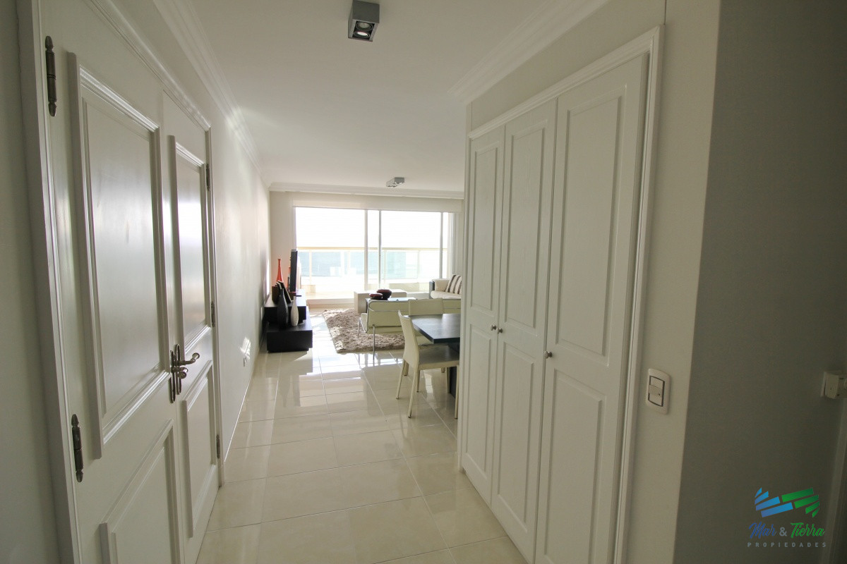 Apartamento ID.2446 - APARTAMENTO EN VENTA DE 3 DORMITORIOS + SERVICIO, PLAYA MANSA, PUNTA DEL ESTE 