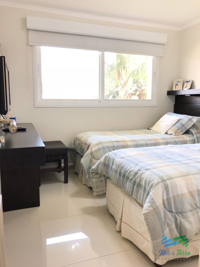 Apartamento ID.2251 - En venta.. excelente oportunidad , edificio con servicios, a pasitos del mar.
