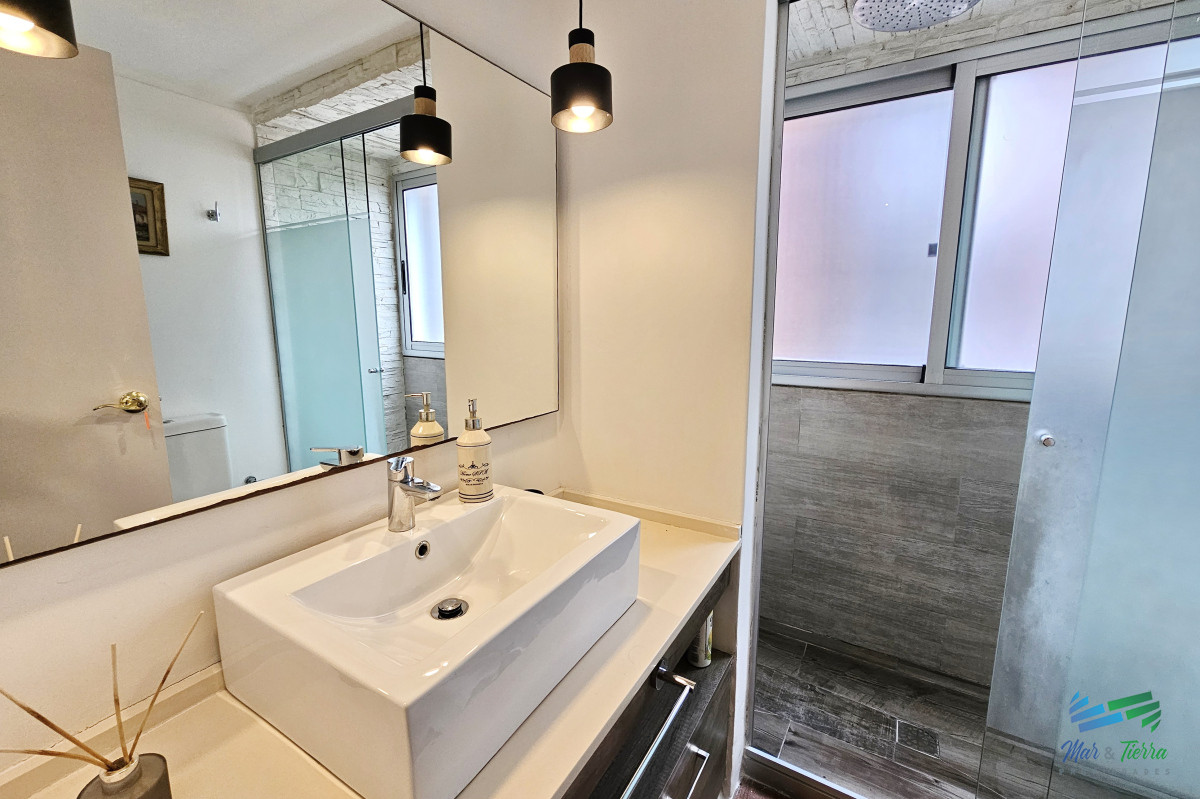 Apartamento ID.5377 - ALQUILER ANUAL, FRENTE LA MANSA, 3 DORMITORIOS COMPLETAMENTE RECICLADO! PUNTA DEL ESTE. 