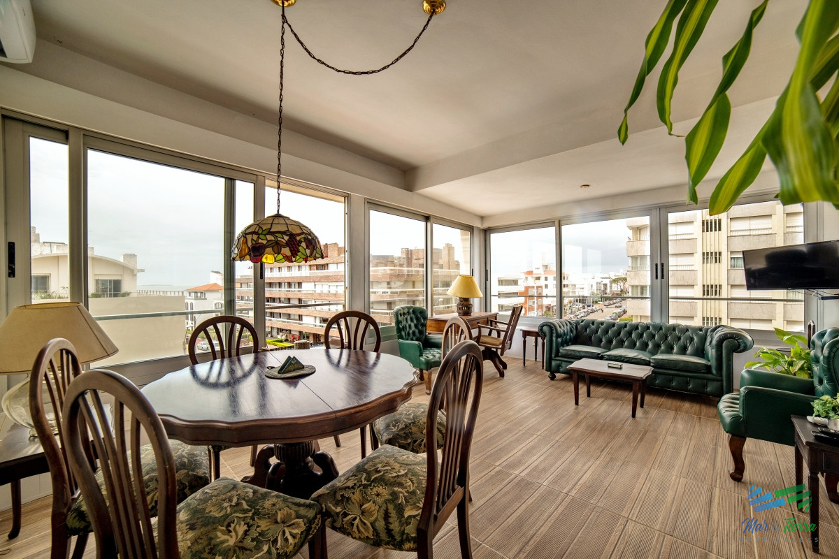 Apartamento ID.4640 - En venta apartamento 2 dormitorios con garaje en Peninsula, Punta del Este.