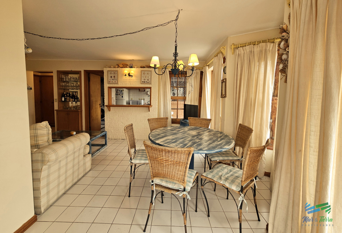 Apartamento ID.749 - Apartamento de 2 dormitorios y 2 baños a 1 cuadra de Gorlero, con gran terraza y parrillero propio.